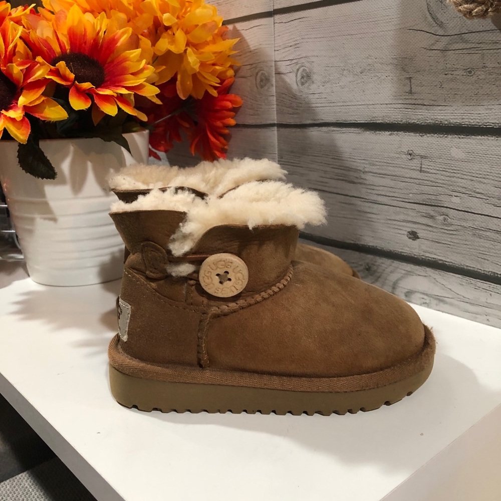 Ugh Bailey Button Toddler Boots 7